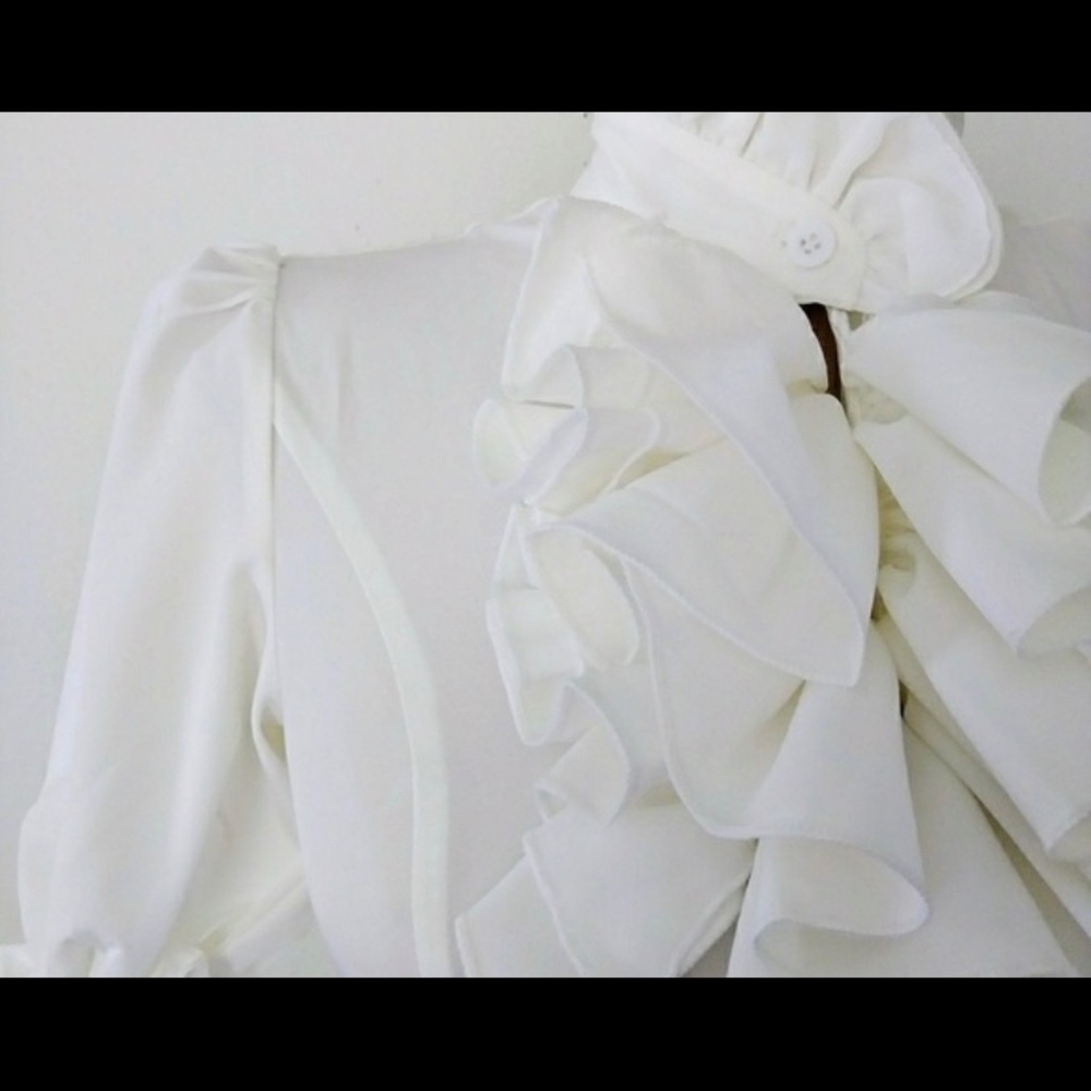 NWT Blingor Ruffled Front Crispy White Blouse